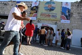Turismo sin luz, sin agua y entre basura: la ilusión rota de FitCuba 2025